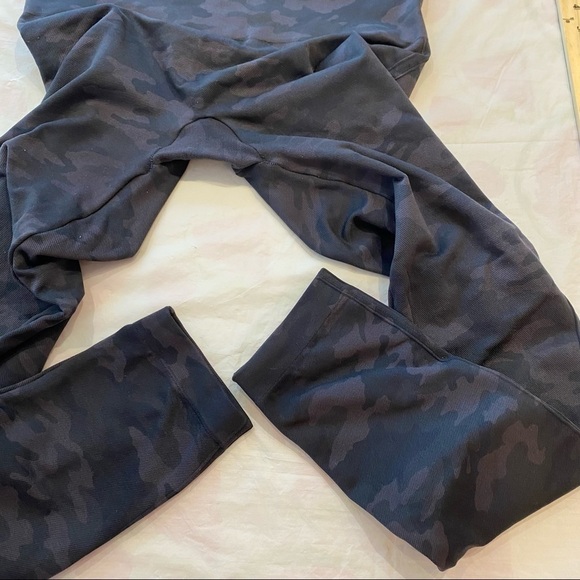 Spanx Look At Me Now Leggings Black Grey Camo size Medium - Picture 5 of 5